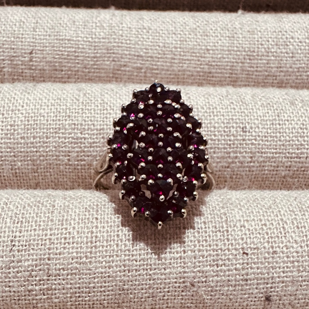 Vintage | Ring | Sterling Silver Garnet Ring - Picture 12 of 12